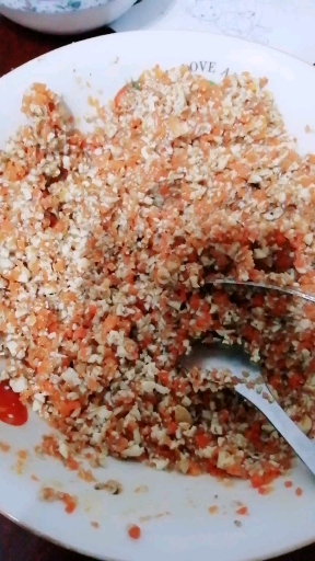 胡萝卜,香菇,豆腐干,肉馅,包饺子,给宝宝吃,嗯,宝宝也在这里一起帮忙