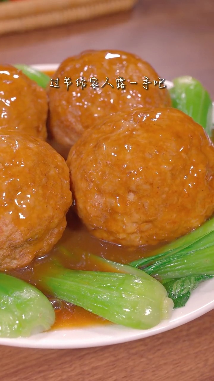 #爱美食爱生活#红烧狮子头的家常做法,你一定要学会!