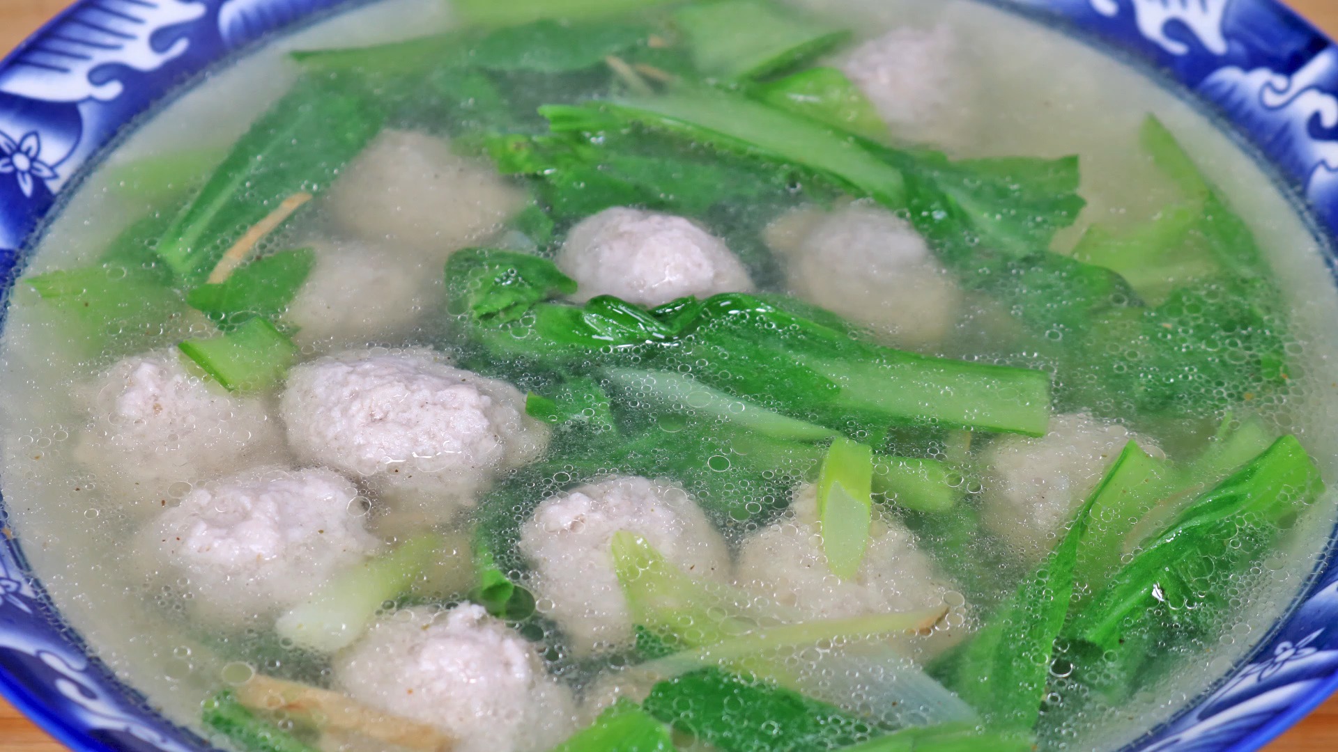 #自制美食#肉丸子怎么做才紧致不松散，30年老厨告诉你诀窍，出锅鲜嫩又劲道
