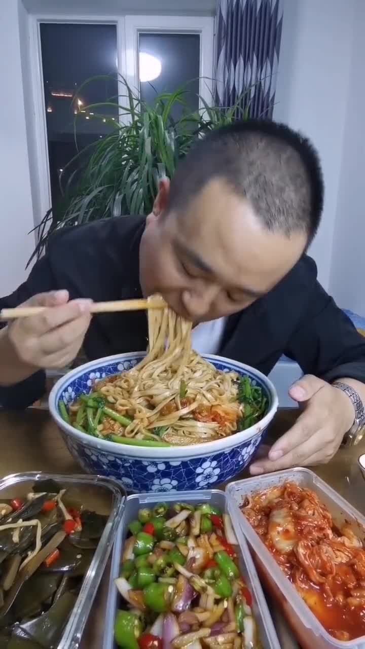 土豆茄子西红柿拌面