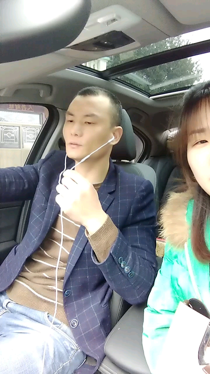 发一个不正经的,老公车上还要那个