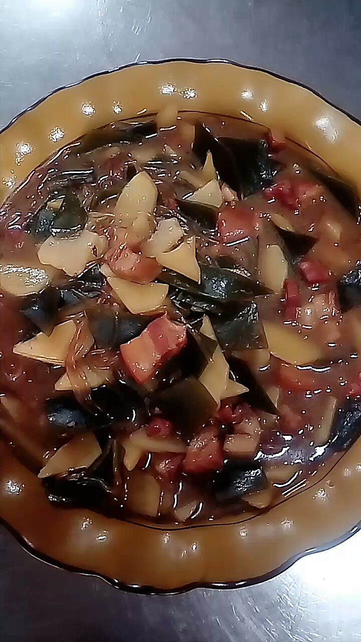 红烧肉炖土豆海带