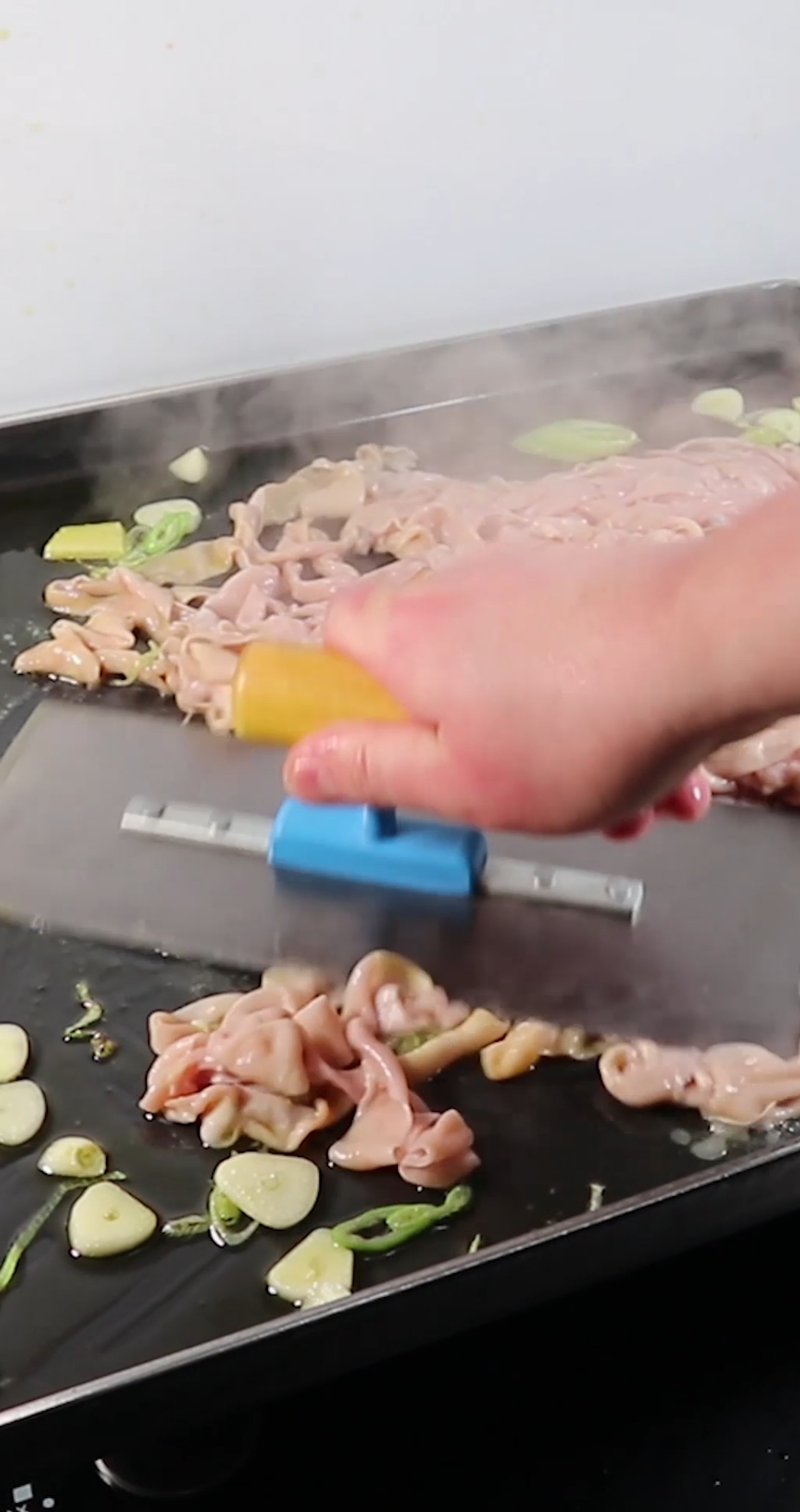 #我要上热门#铁板鸭肠，试试刚买的铁板