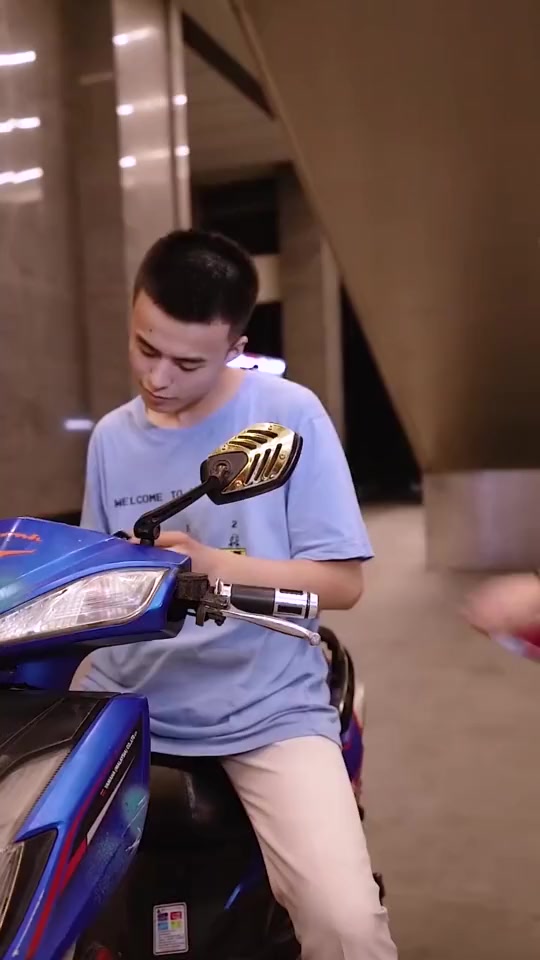 #搞笑段子#一百块钱吃小龙虾,剩下的钱我们都拿来结婚!