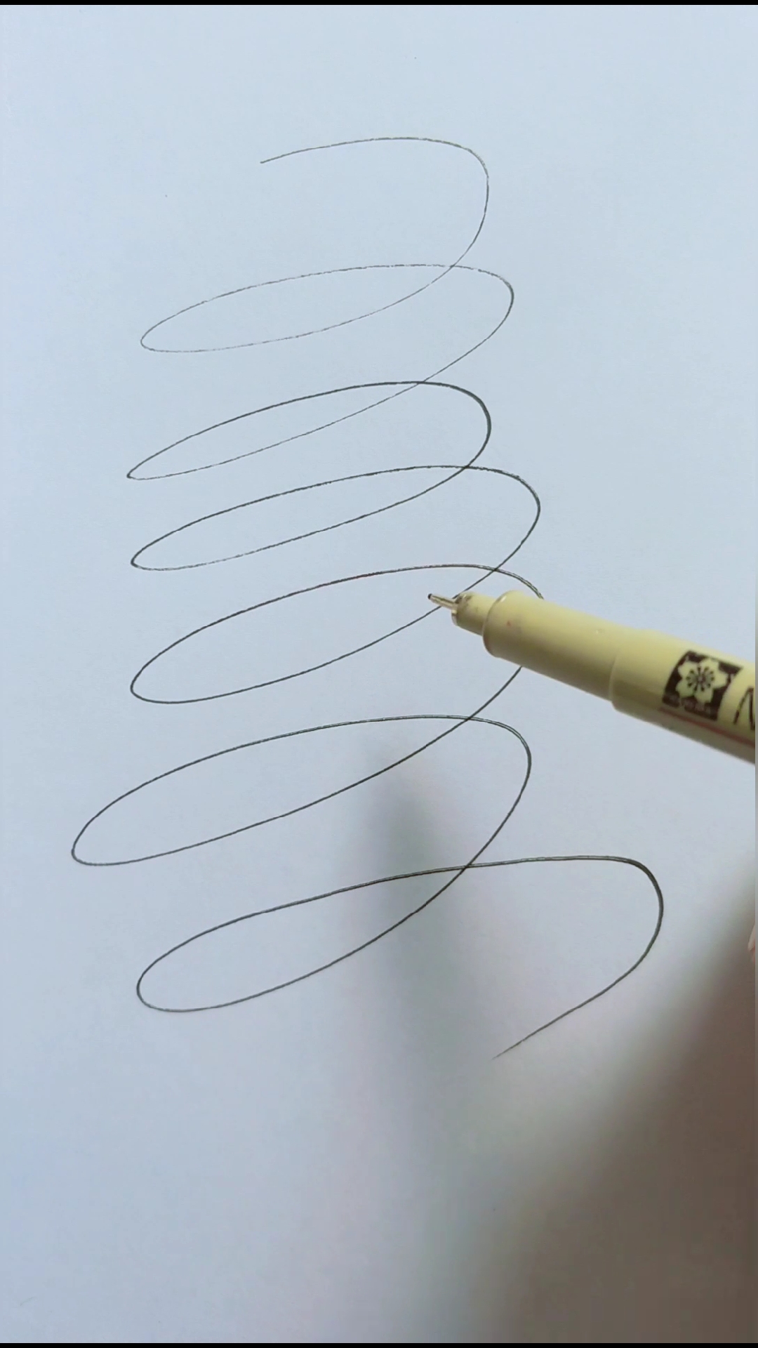 #简笔画#乱画,乱画,就画出了一个鱼群,太有意思了。