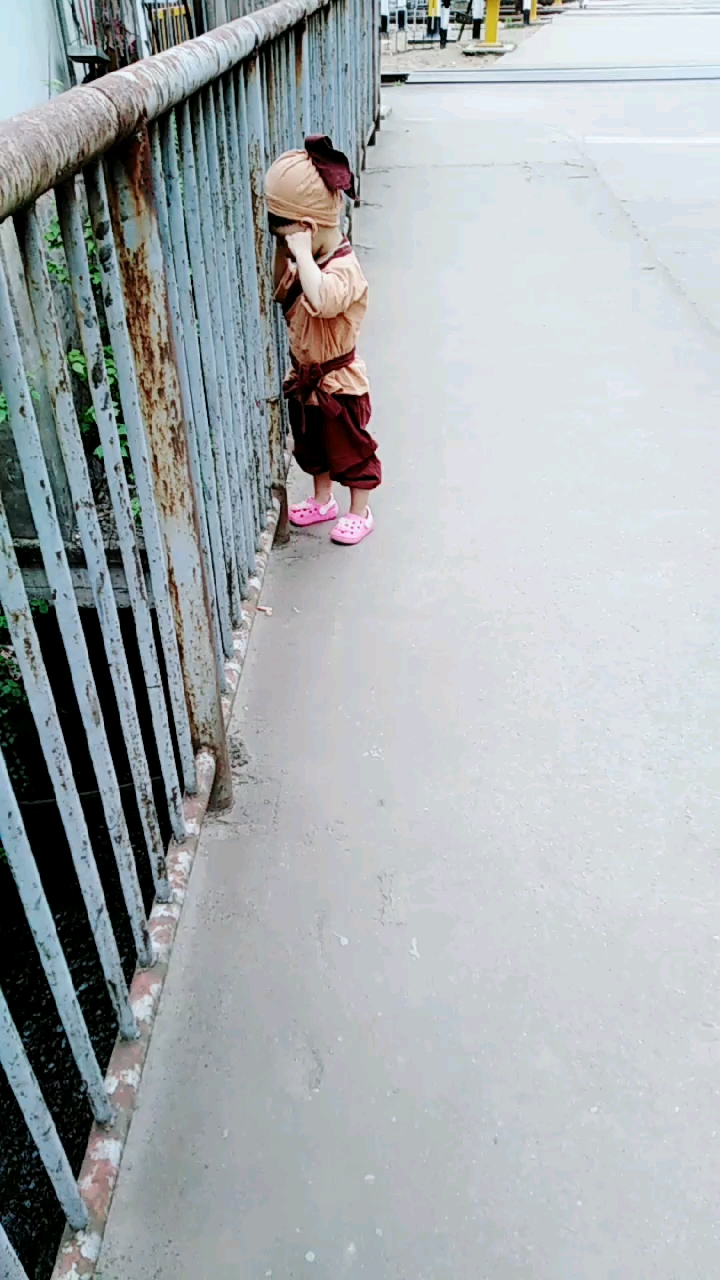 这小二像种田的