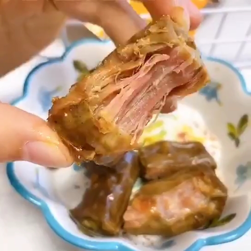 #宅在家里拍照片#这个鸭脖子怎么样?
