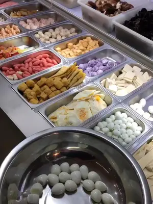 大学食堂挑战全是鹌鹑蛋的麻辣烫