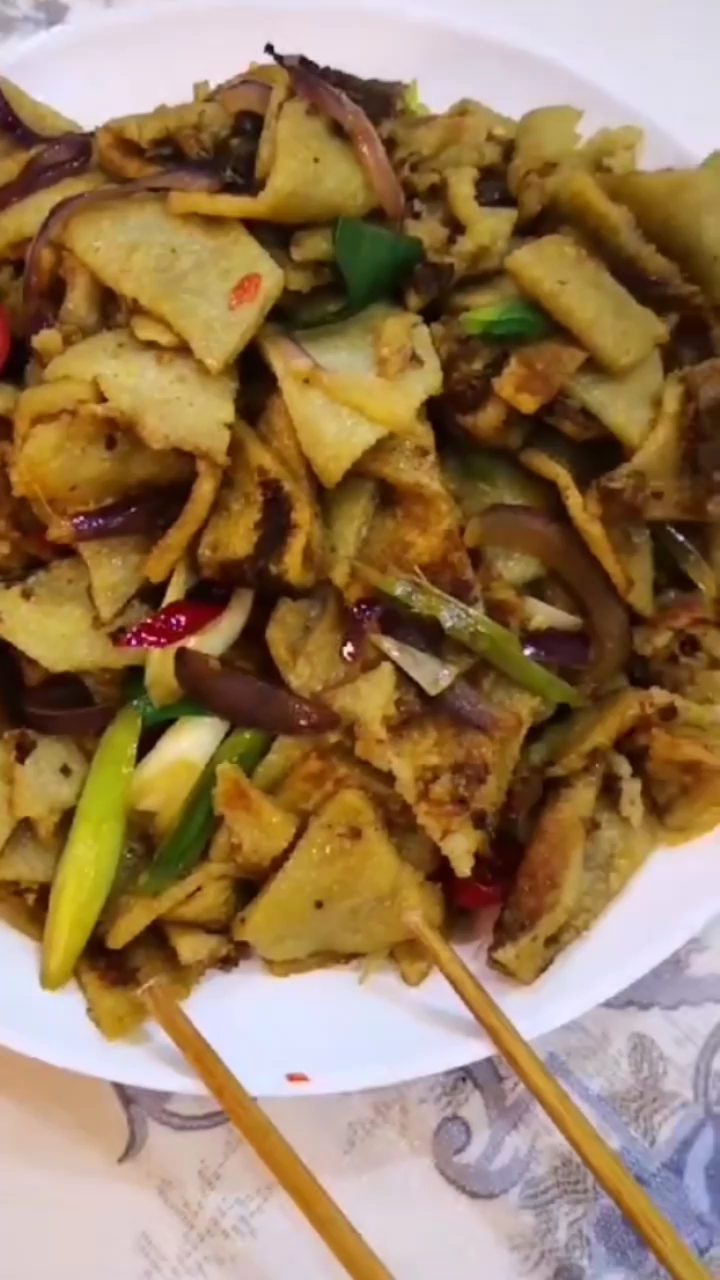 #舌尖美味#三人三口味,炒饼面条任你选。@全民小助手