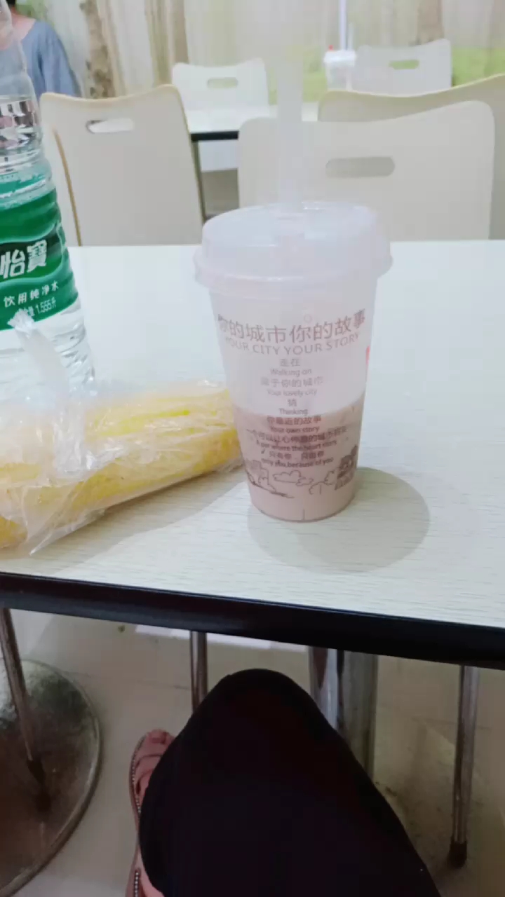 蓝莓奶茶其实喝起来和珍珠奶茶没什么区别