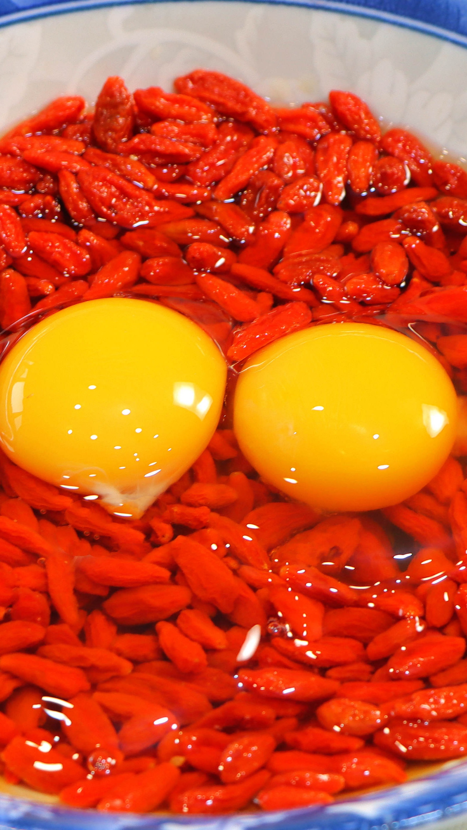 #我要上热门#枸杞加鸡蛋蒸一蒸，90岁老奶奶经常吃的养生美食，好吃又解馋