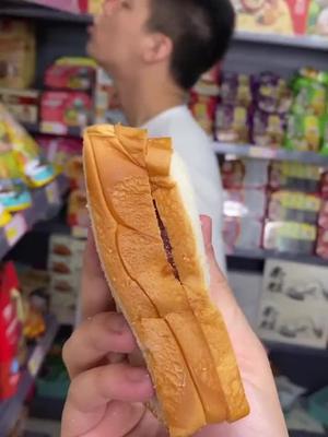 一层炼乳一层紫米夹心搭配起来太好吃了以后早午晚都只吃它 紫米面包 零食吃货 1111宠粉节