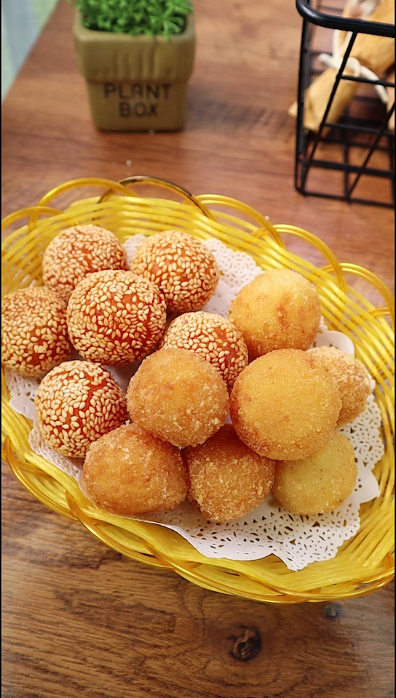 #美食#这个小电锅实在是太好用了,蒸煮煎炸炒无所不能,这次炸的南瓜球和土豆丸好好吃哦。