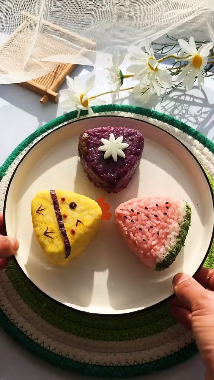 #轻知计划#天气一天天暖和起来了，放风筝的季节就要来啦！准备好可爱的饭团