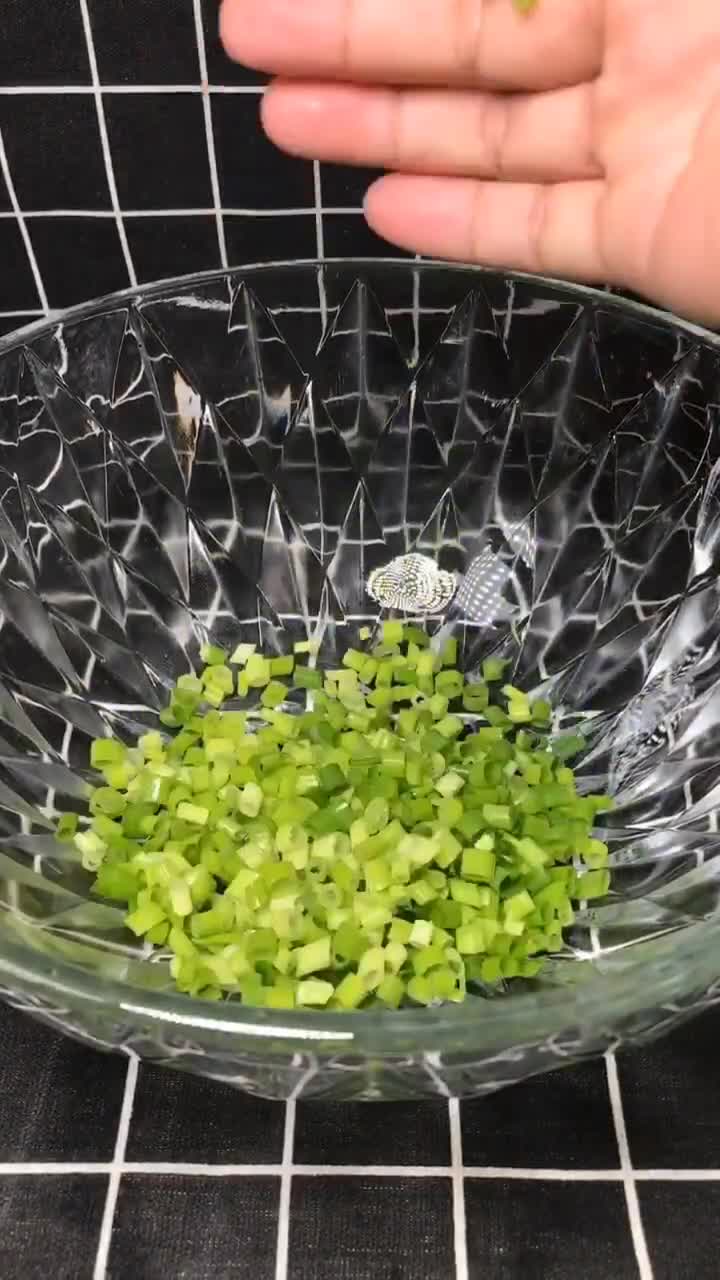 手抓饼胚这么做煎着吃跟买的一样