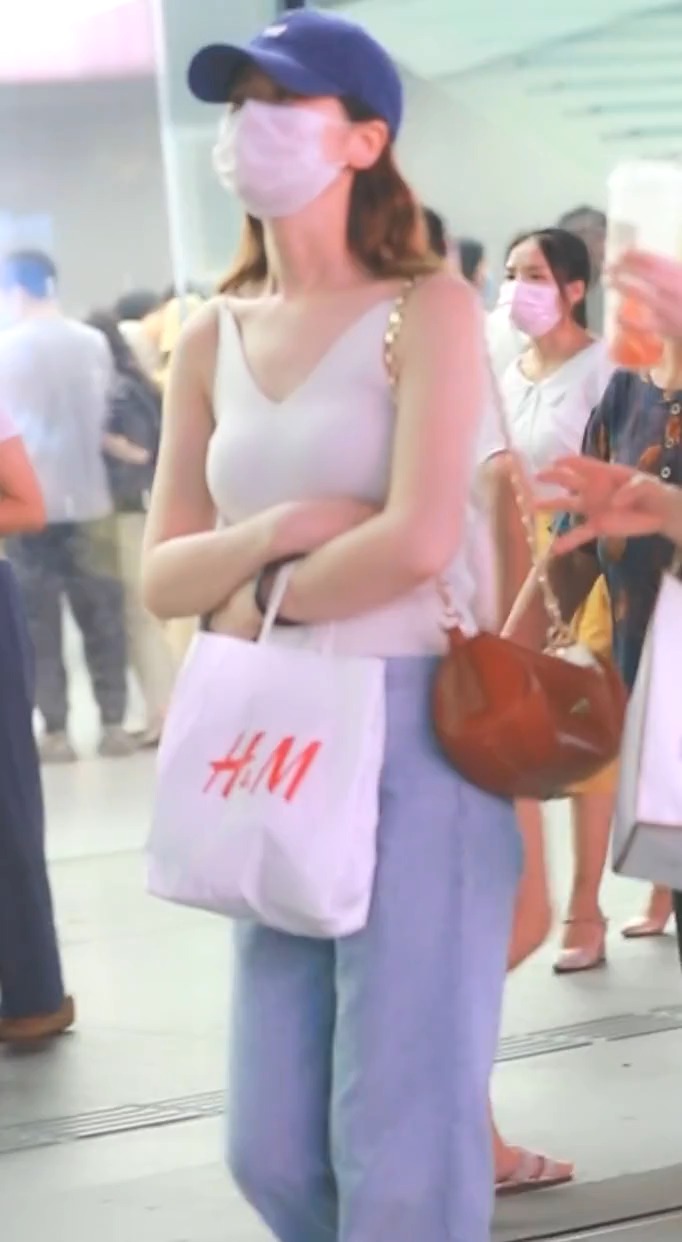 迷惑的求偶步伐 最美街拍 感谢官大大送上杭州街拍热 @小助手(O) 同