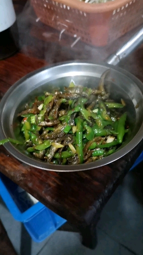 #美食#下酒小炒——青椒炒小干鱼仔!