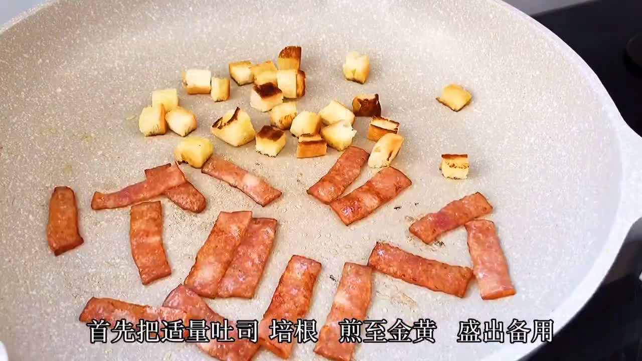 西式浓汤最让人无法拒绝的就是培根土豆浓汤香浓又细腻搭配焦香的培根好喝极了西餐土豆破壁机食谱