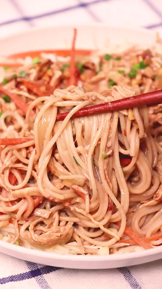 来碗鸡丝拌面