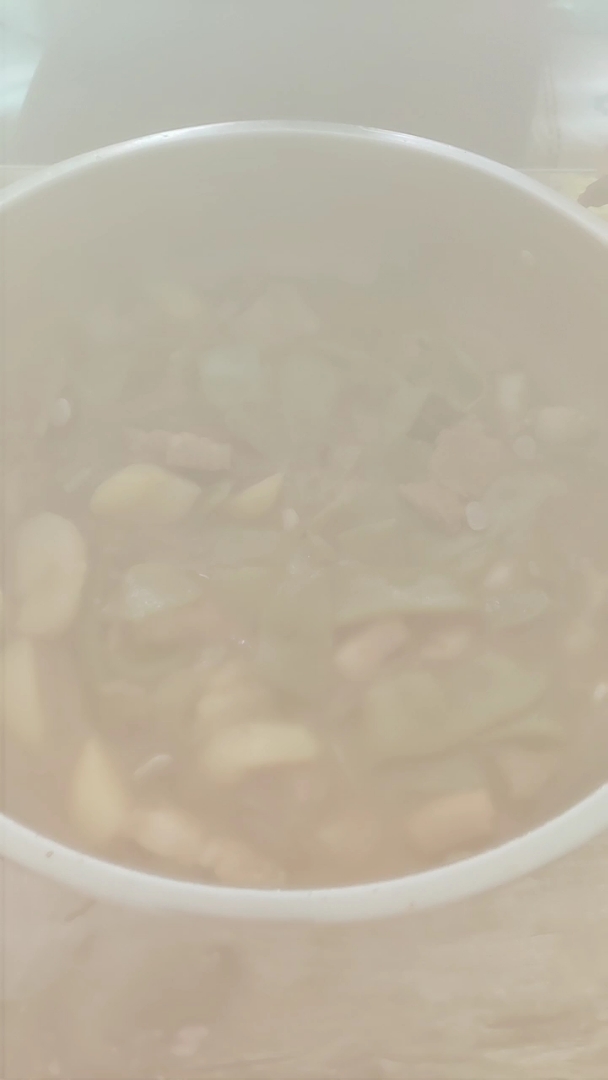 今天吃五花肉炖土豆豆角粉条 