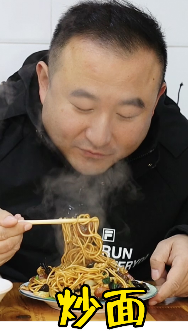 #美食探店#半勺猪油半勺甜卤,外地人吃不惯,本地人却排队吃的南京特色炒面