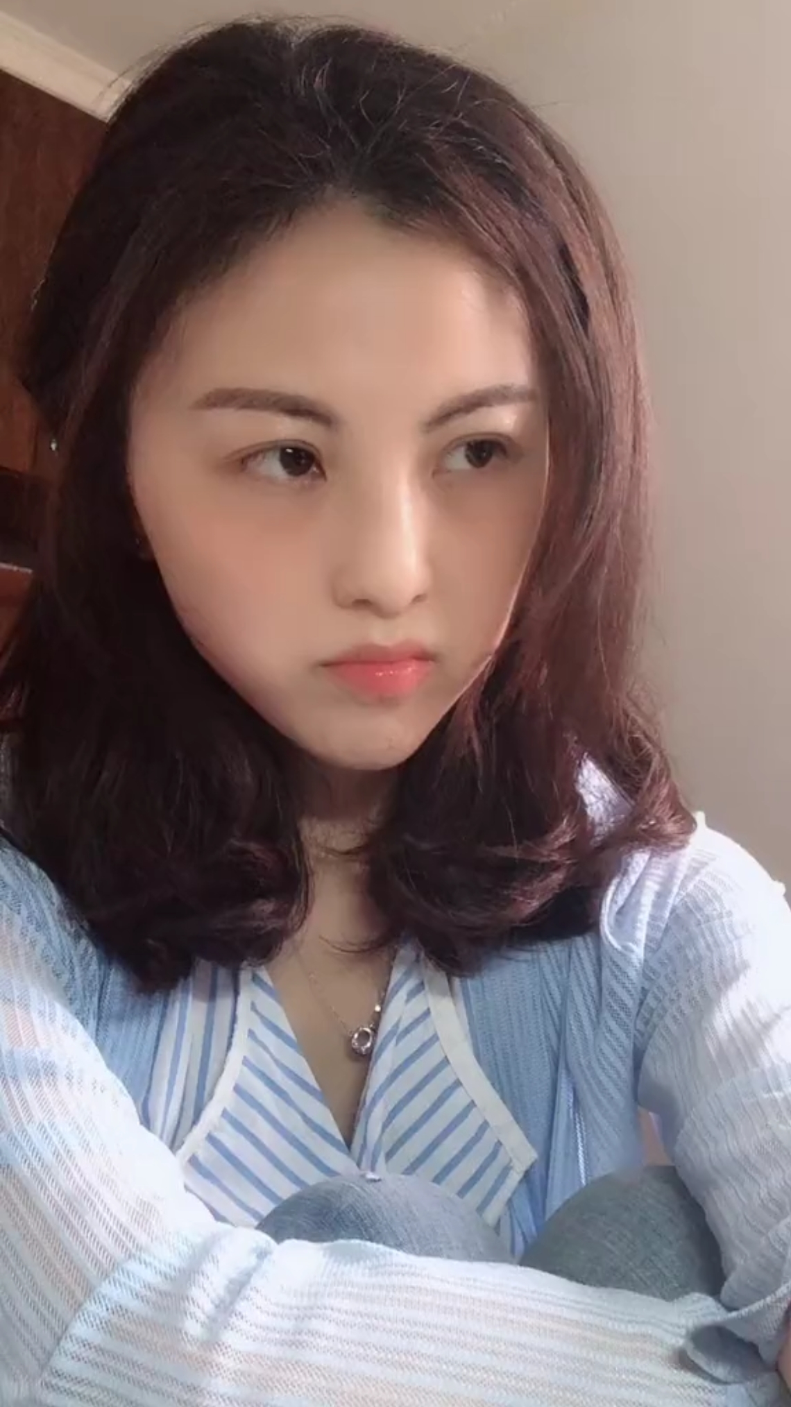 睡觉梦见一个小孩拿弓箭射我,我打了他一顿,临走的时候他说他叫丘比特。