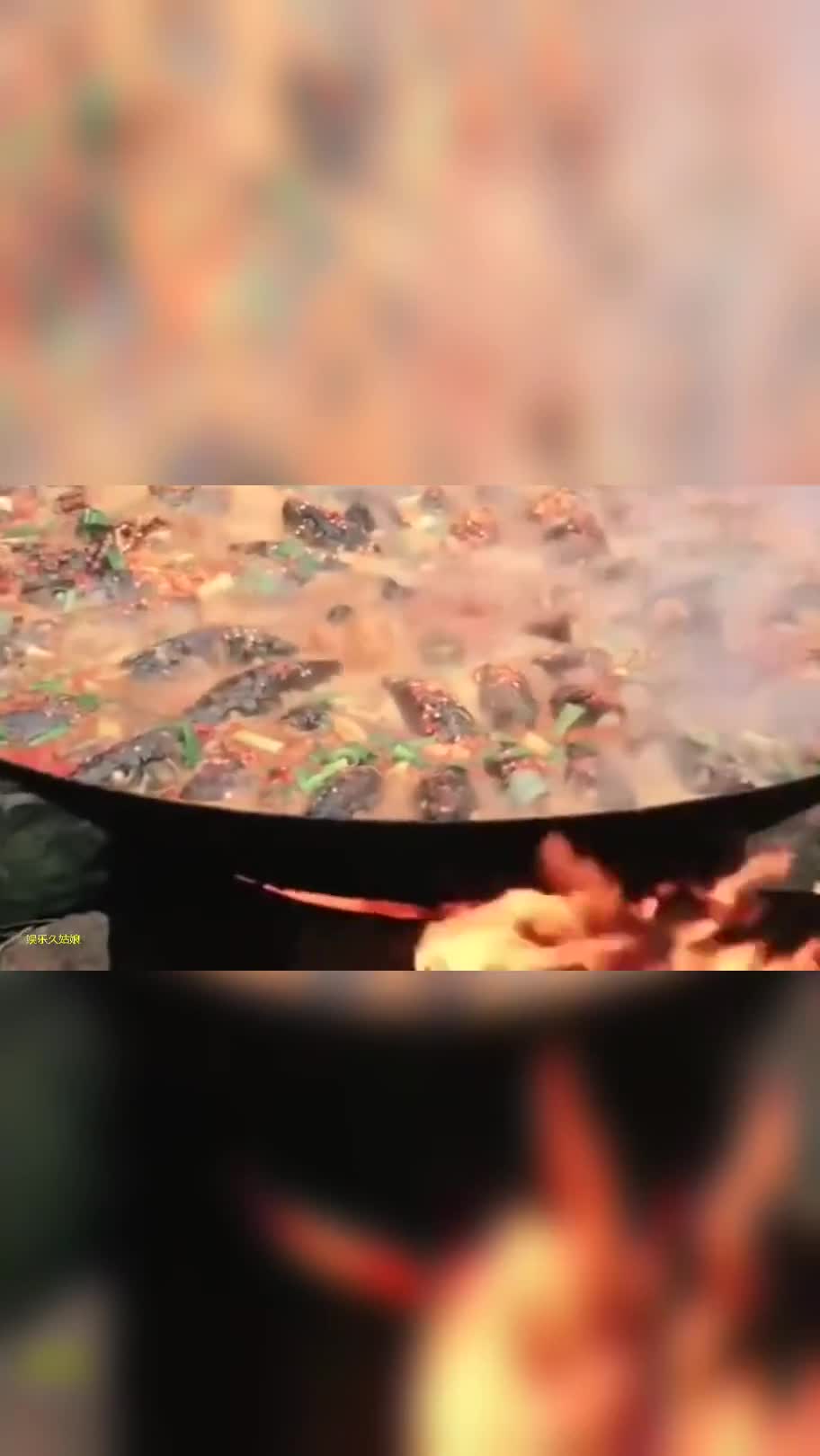 大理白族特有的酸辣鱼,一锅煮130条每桌一条,两斤一条!