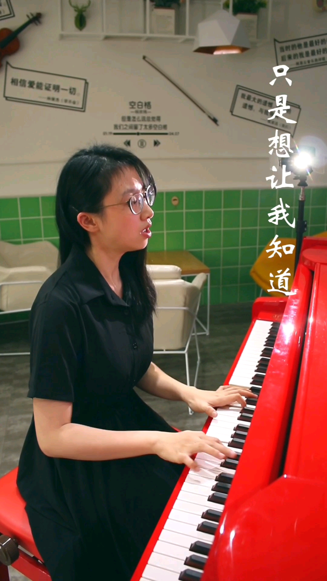 #我要上热门#背对背拥抱,滥用沉默来咆哮