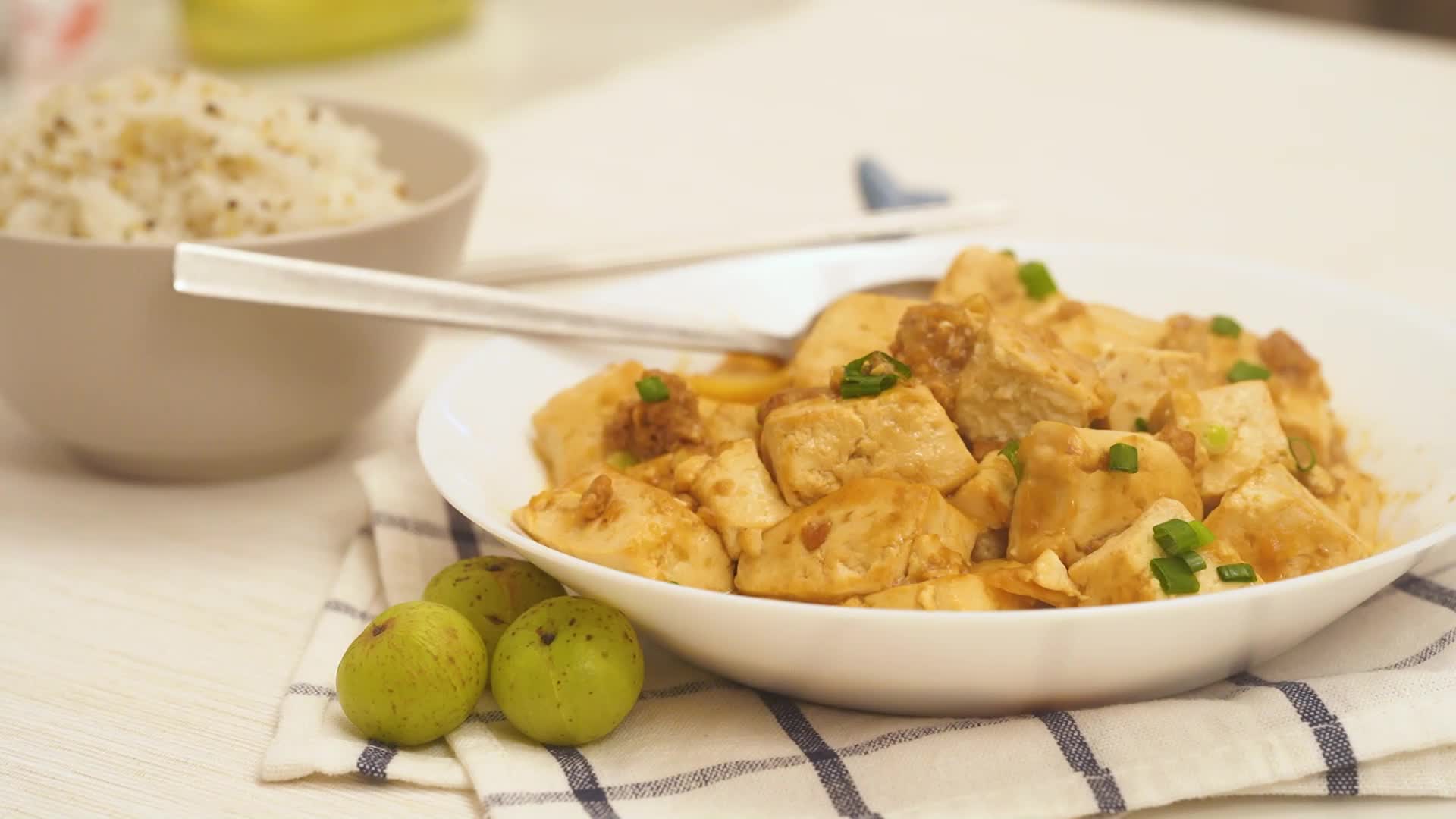 孕期以高蛋白清淡饮食为主,试一下这道肉末豆腐,营养美味