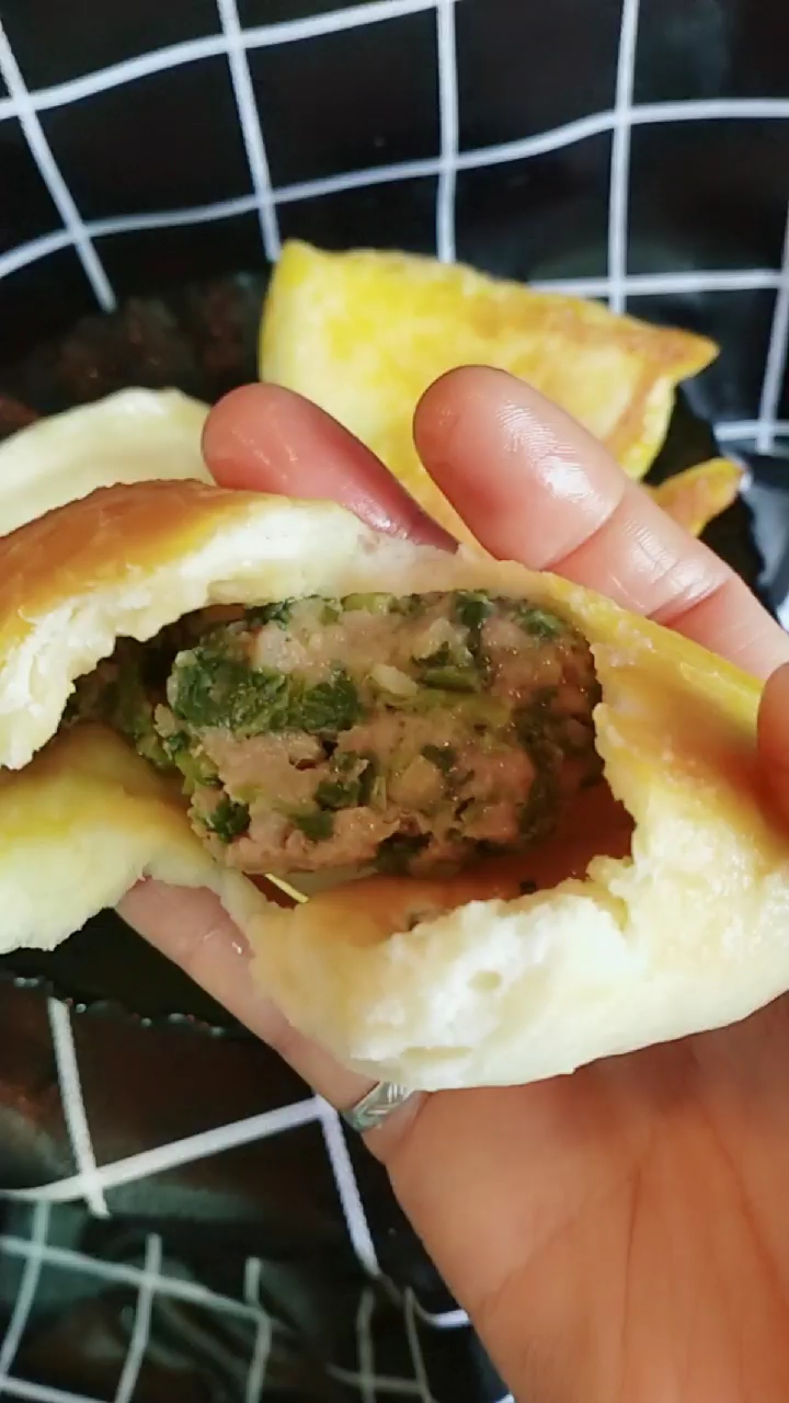 季季菜馅水煎包老好吃了