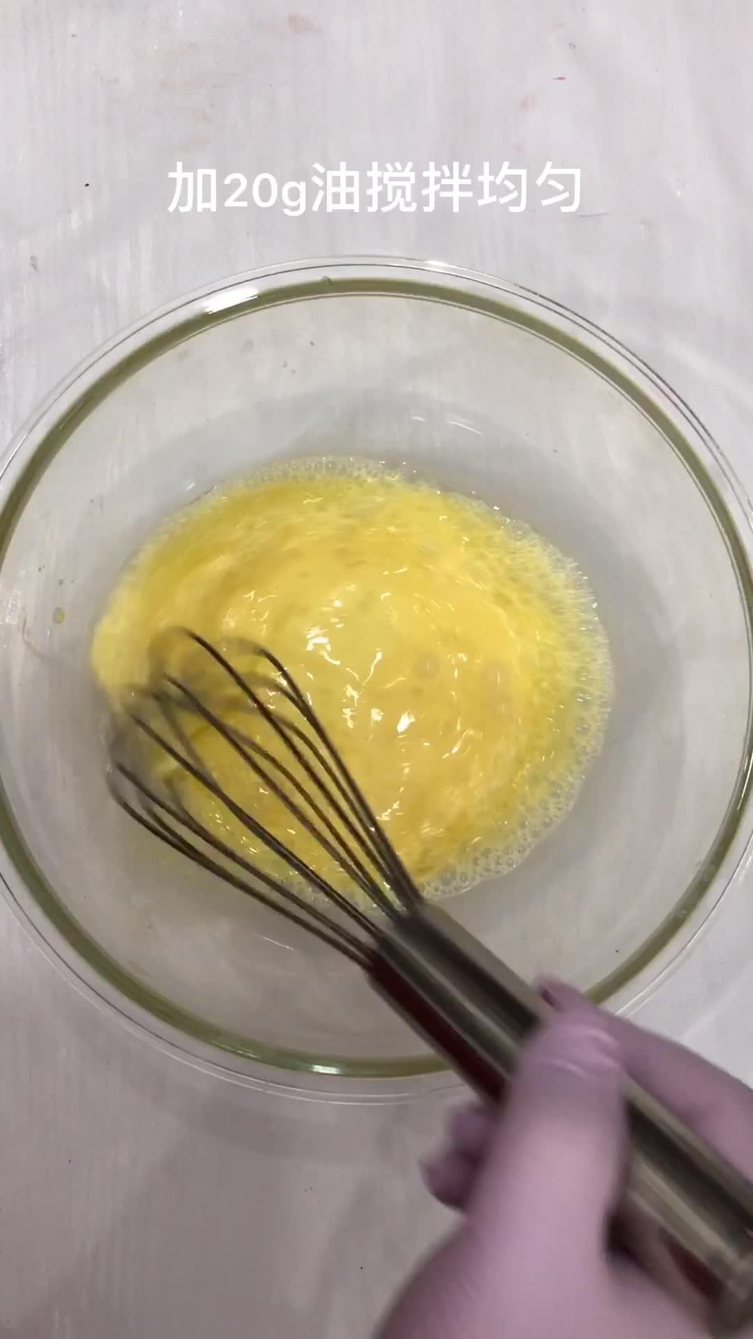 两个鸡蛋给宝宝做辅食小蛋糕,松松软软,做法一看就会!赶紧做起来!