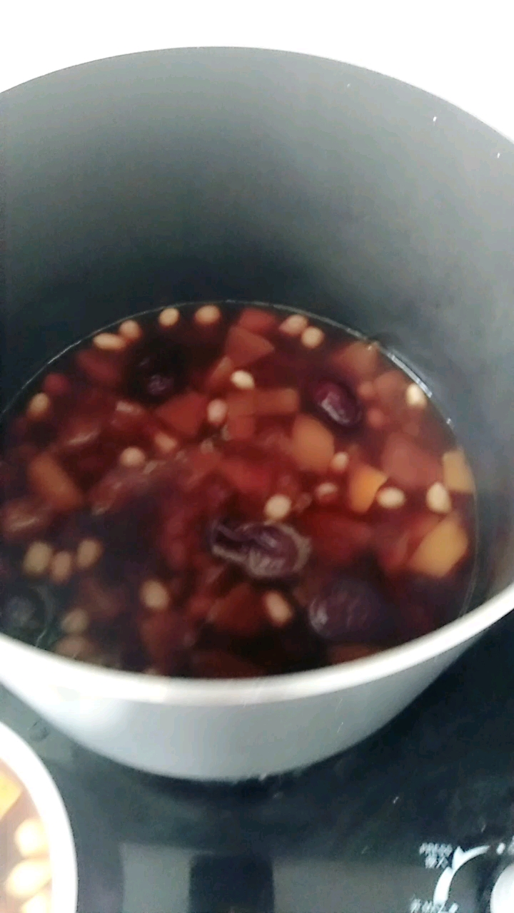#黑暗料理之王#炖了两个小时的木瓜花生红枣汤,产妇产奶超级有效