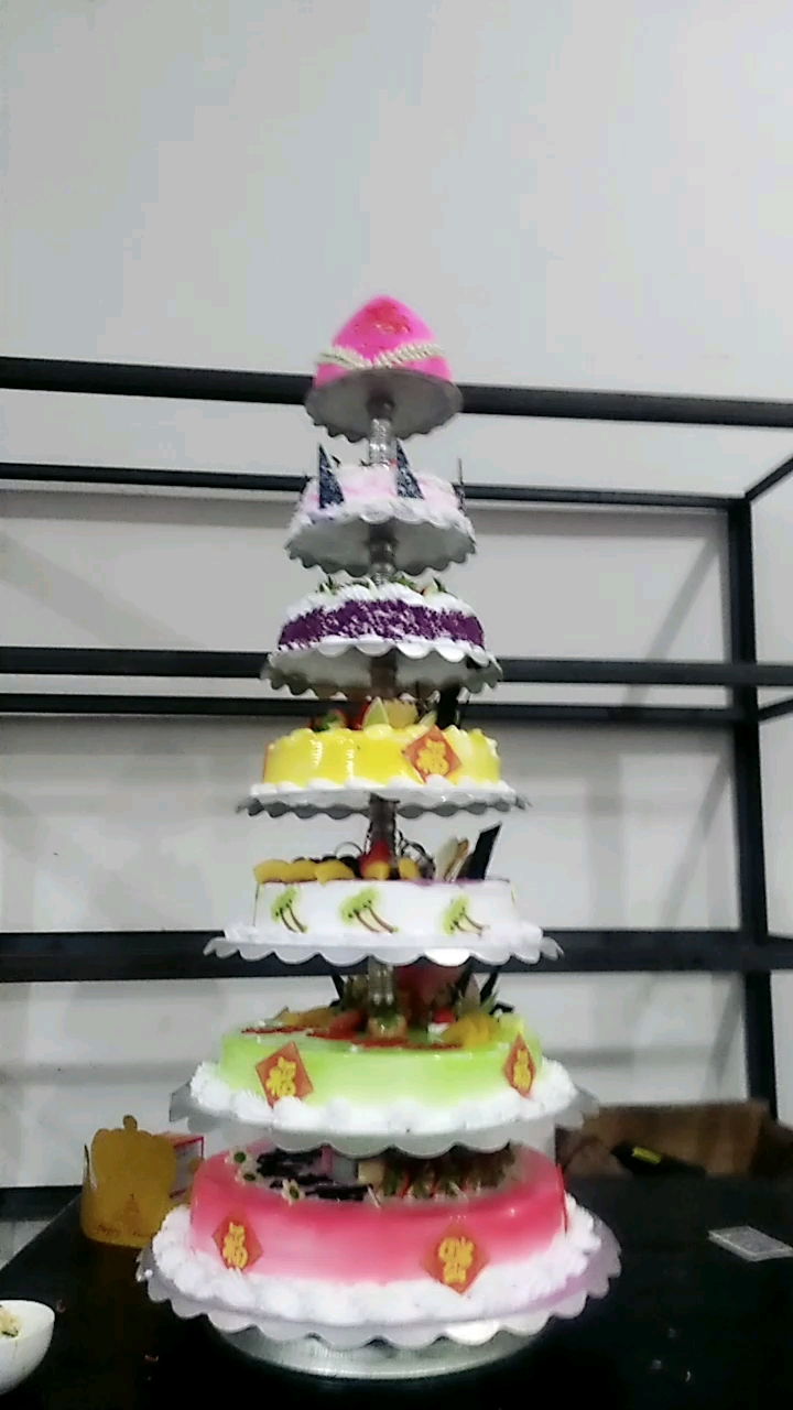 姑父七十岁生日,七层蛋糕,祝他福如东海,寿比南山!  
