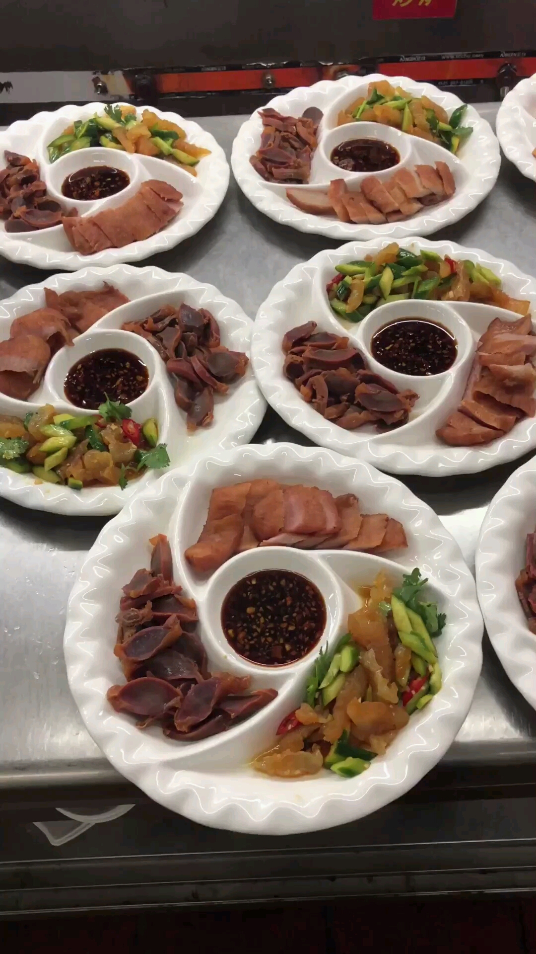 泉州闽南地区宝宝满月宴这样的菜品1200一桌你觉得贵吗