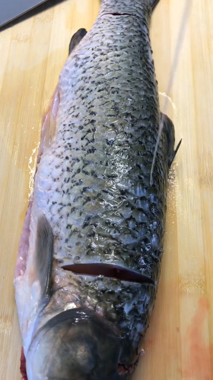 鱼之所以有腥味,都是因为这条线!你们吃的时候剔出来了吗?