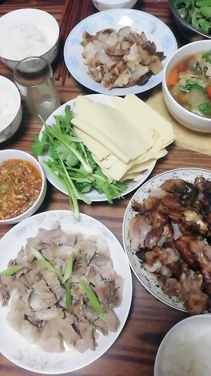 丰盛的晚餐