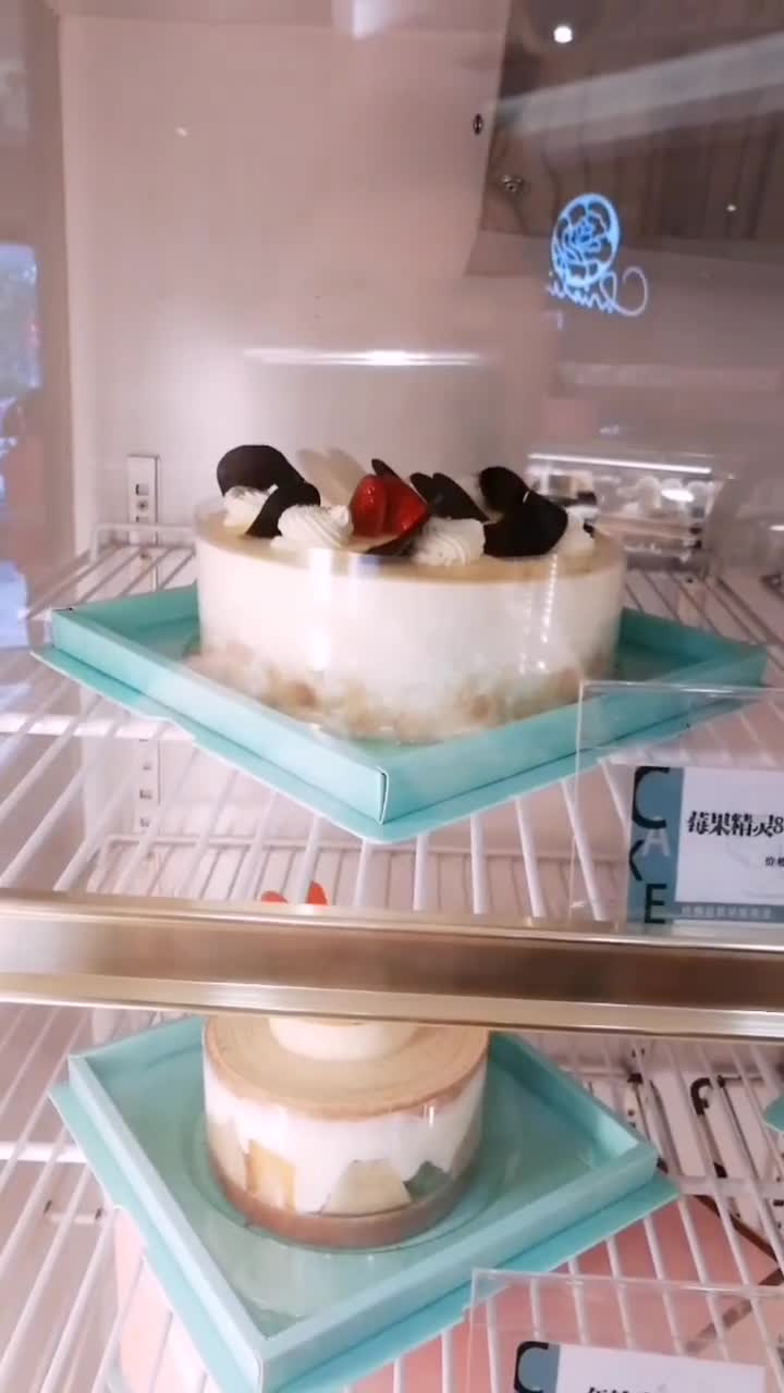明天就是4岁生日了,今天来订个蛋糕。友友们能给个爱心,生日快乐。