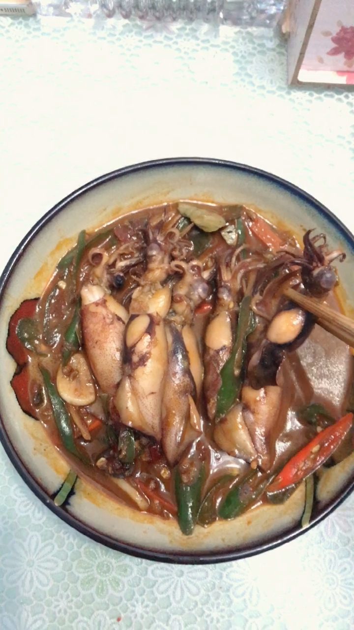 终于在家门口的超市买到了带籽笔管鱼 心心念念好久 开心到飞起来!