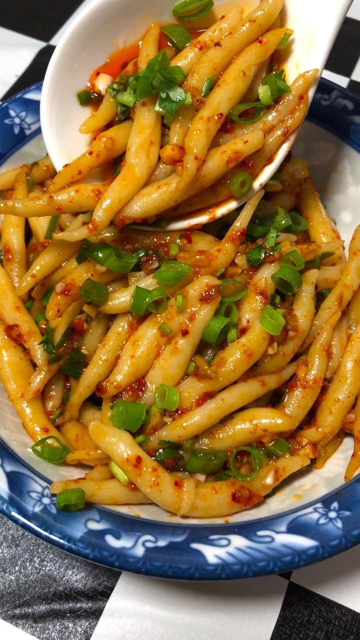 #家乡特色美食#超级好吃的自制鱼面来一碗吧喜欢双击感谢大家支持。
