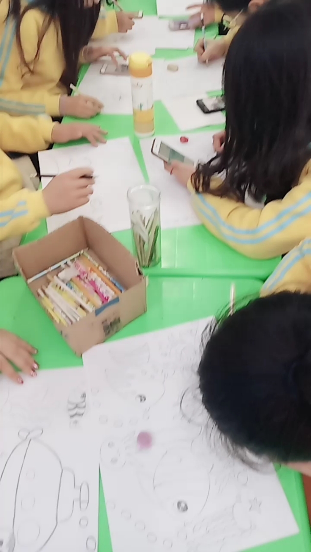 幼儿园老师的简笔画培训,《海底世界》觉得我们画的还不错的就赞一个吧!