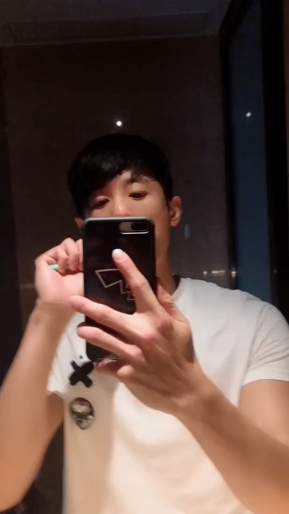 #日常生活照#真实暖男小鲜肉帅哥吃货美食男男图片男视频照片同一个人