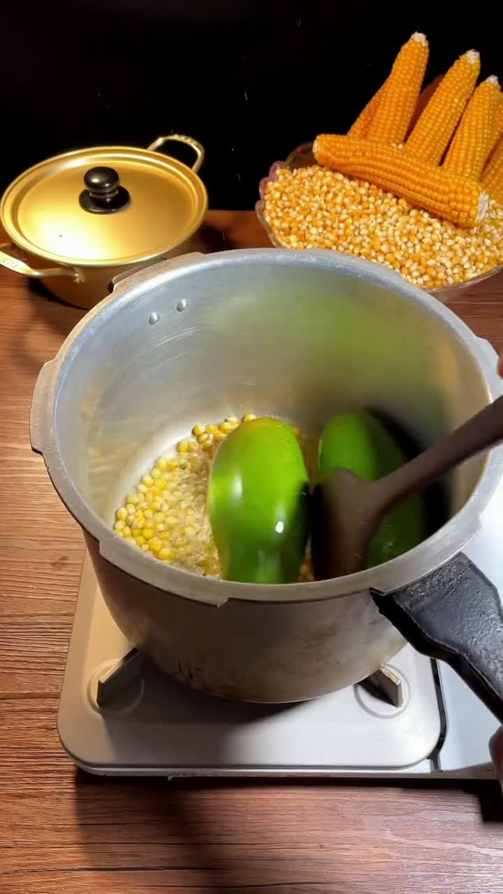 #我要上热门#周末在家,用高压锅做一锅芒果绿爆米花,家人们一定没吃过吧