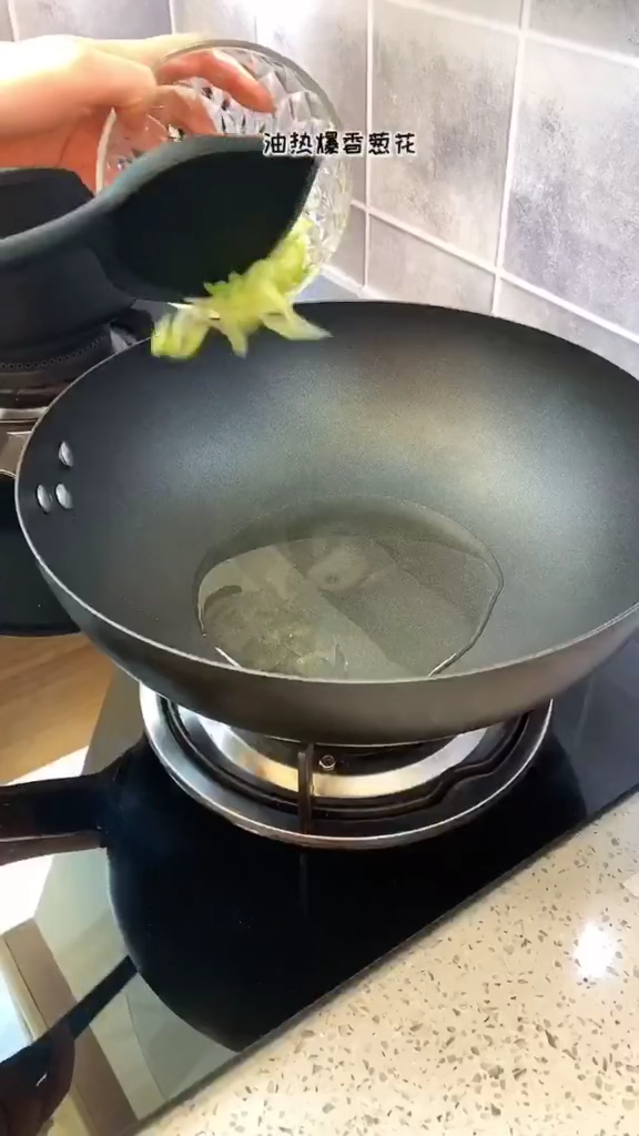 素炒胡萝卜的家常做法。