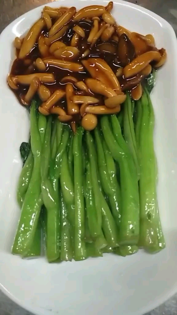 双菇菜心。好吃,美味又绿色。