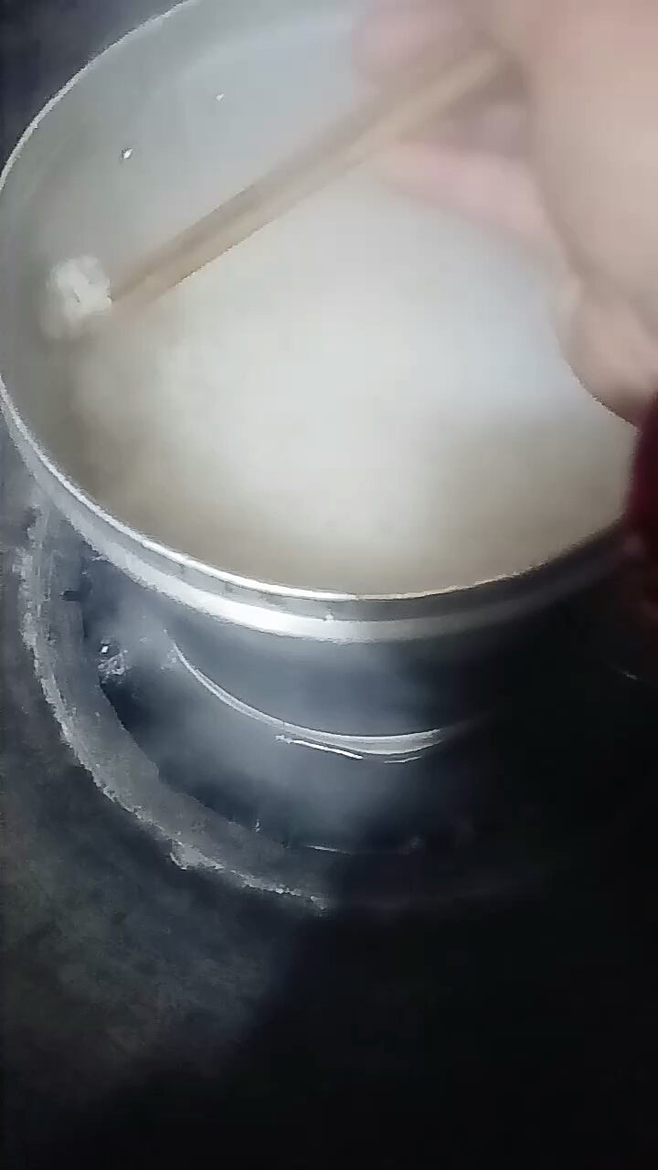 好香的米饭,蒸笼饭。