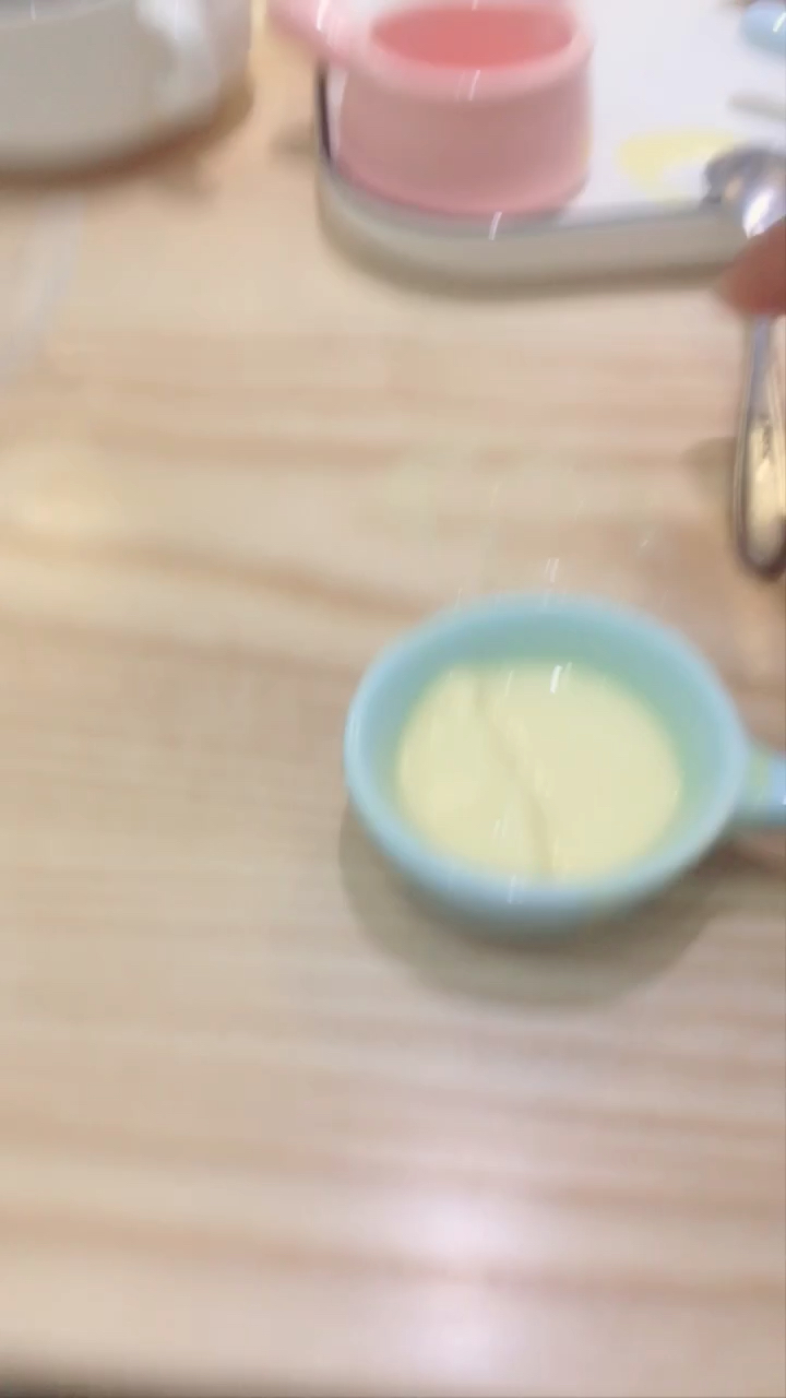 一把勺子样的冰淇淋怎么下手啊。