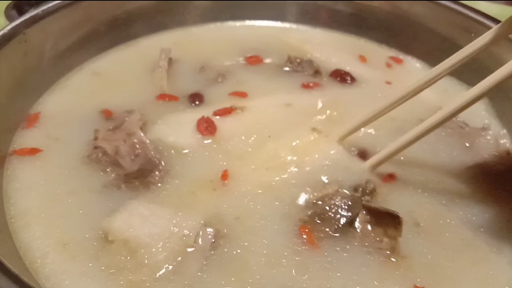 #美食看中国#一家特色火锅店,鹅肉火锅!营养 美味  