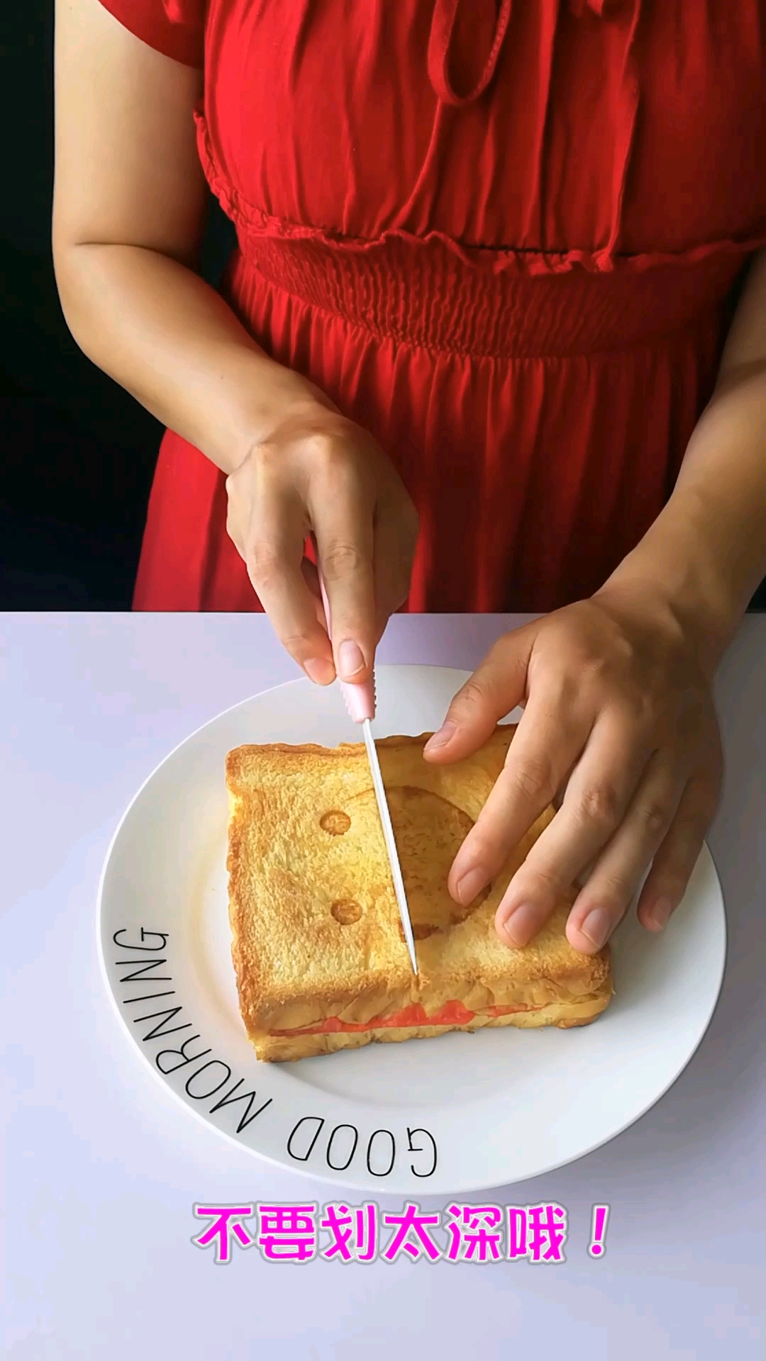 网红彩虹蛋糕,难吃的要死,严重怀疑这是为了拍小视频而发明的!你们说呢?