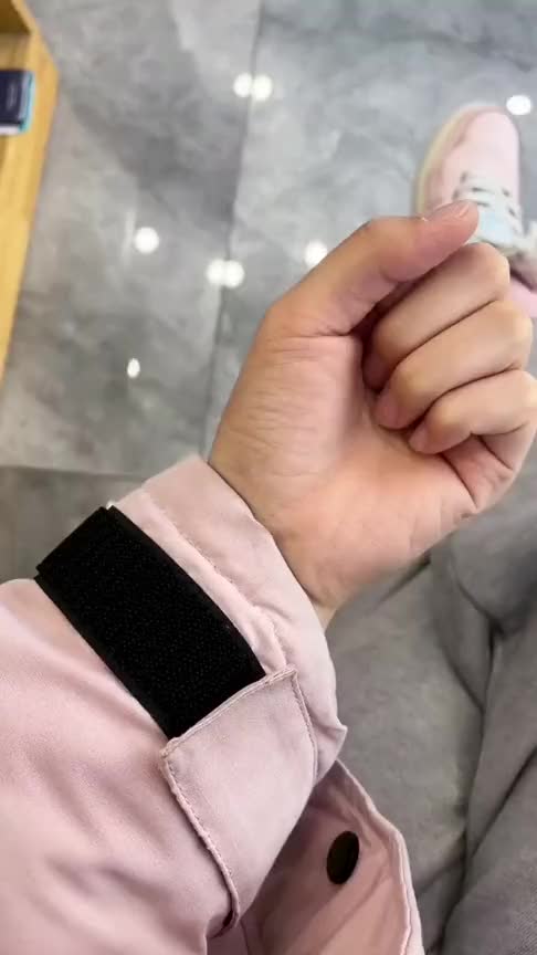 春天的第一条手链,不仅是黄金,还有两斤重!