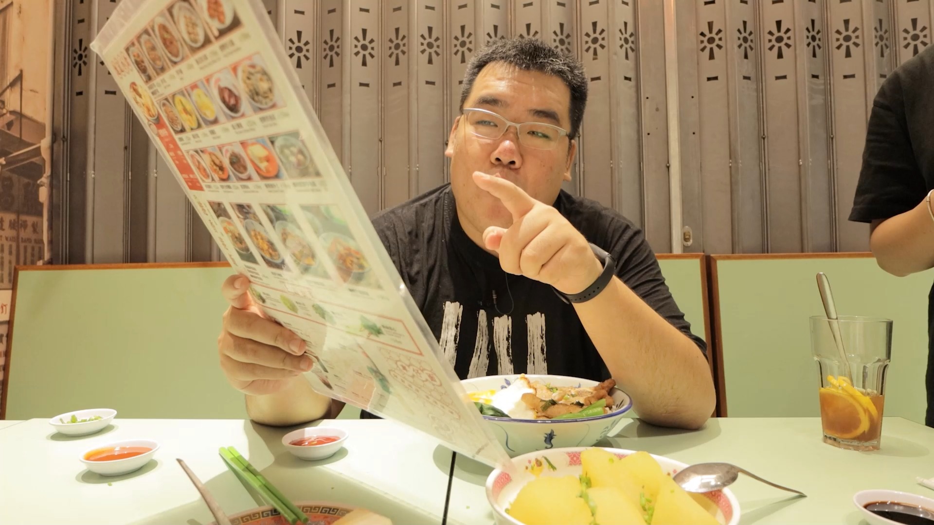 在北京的港式茶餐厅,车仔面4种面5种汤头30种配料随心配,太丰富